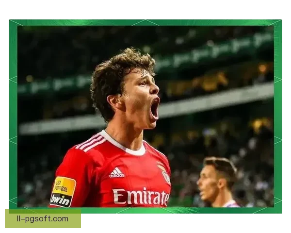 巴黎圣日耳曼成功签下葡萄牙中场新星若昂内维斯引发转会市场高度关注